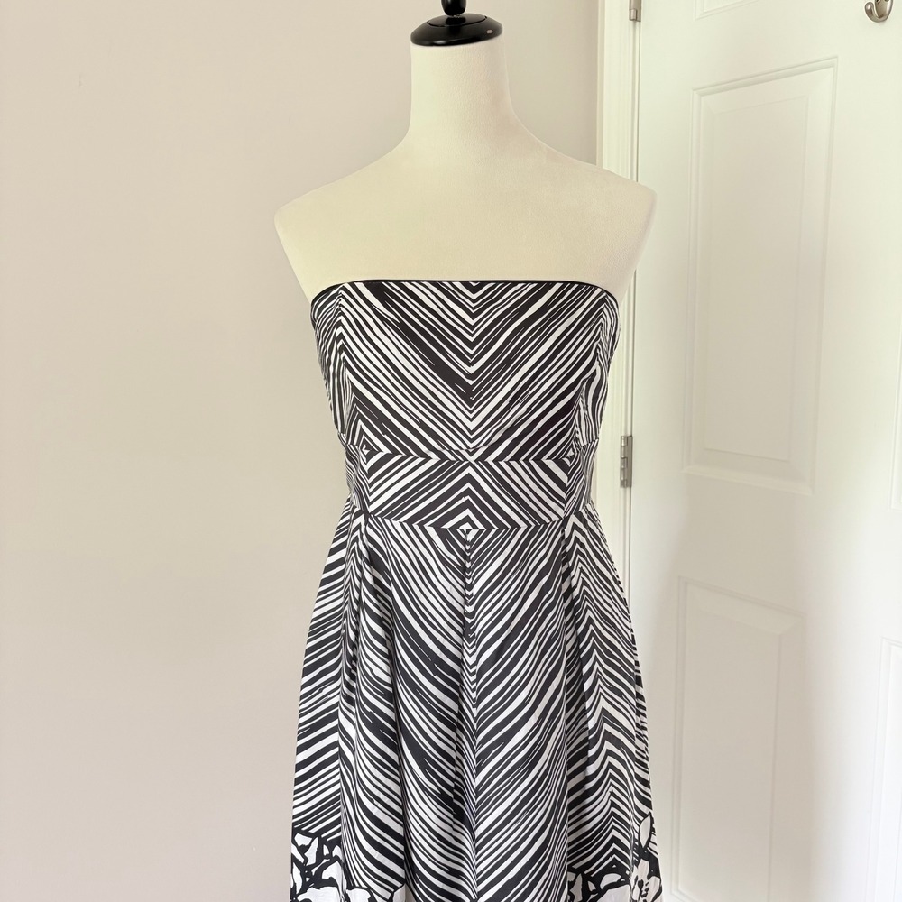 White House Black Market Dress 12 Black White Silk Strapless Chevron Flare - Picture 2 of 11